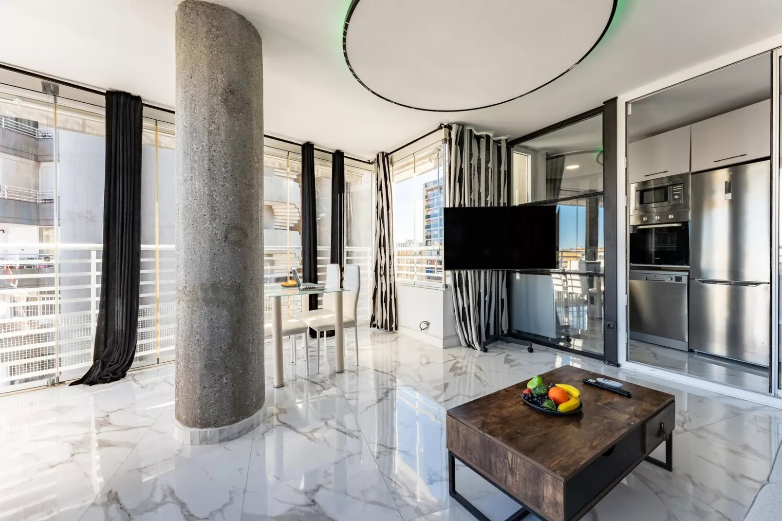 CT 352 - Faro's Torremolinos City Towers 1 - Walking distance to everything-Salon