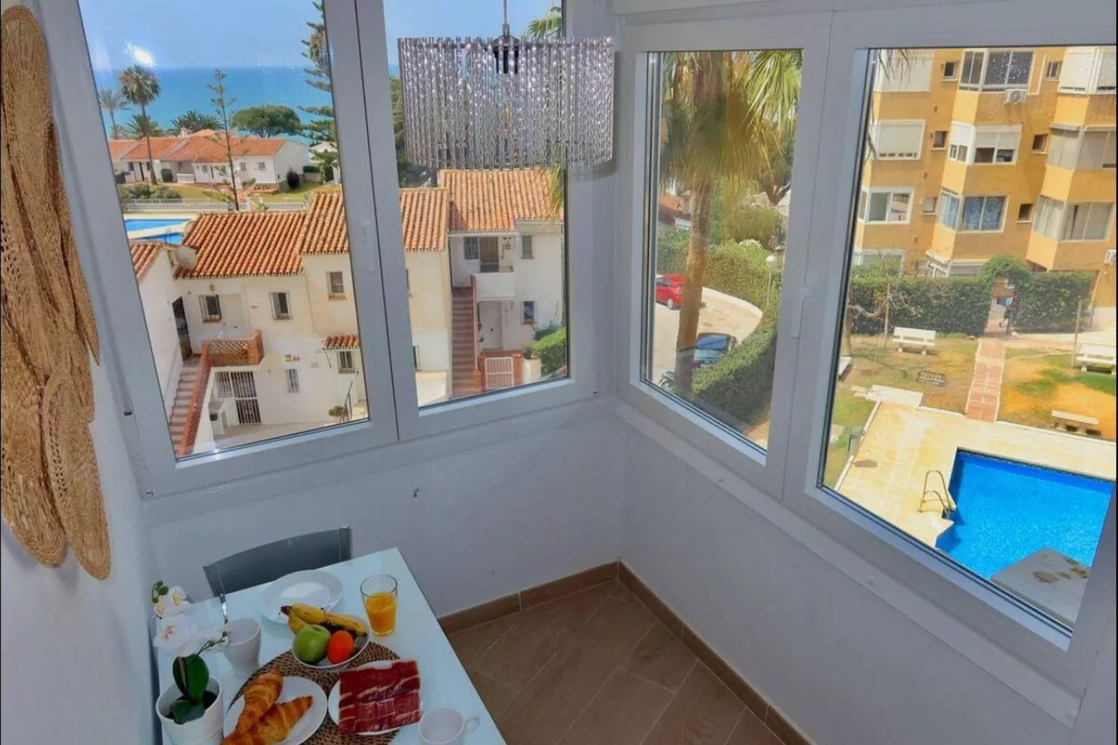 CT 397 - Faro's Beach Studio - Mijas Costa-Dining room