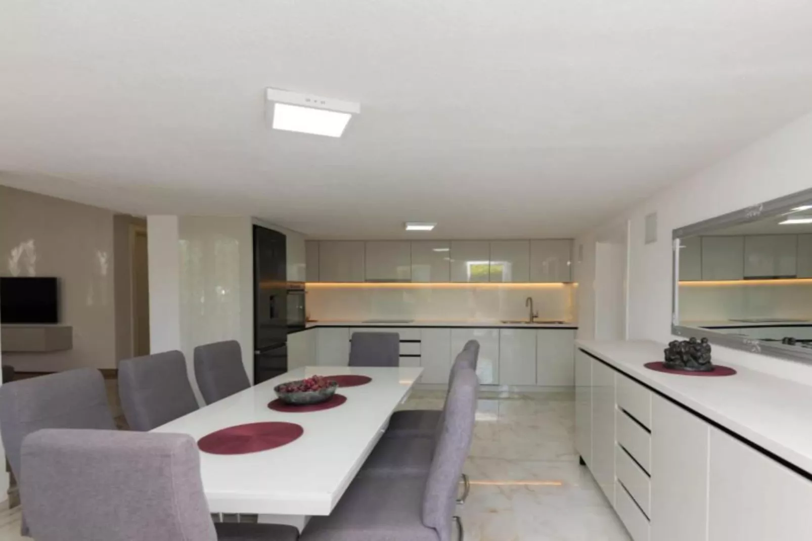 Beautiful Haven Villas - Villa Ante with Outdoor Pool-Dining room