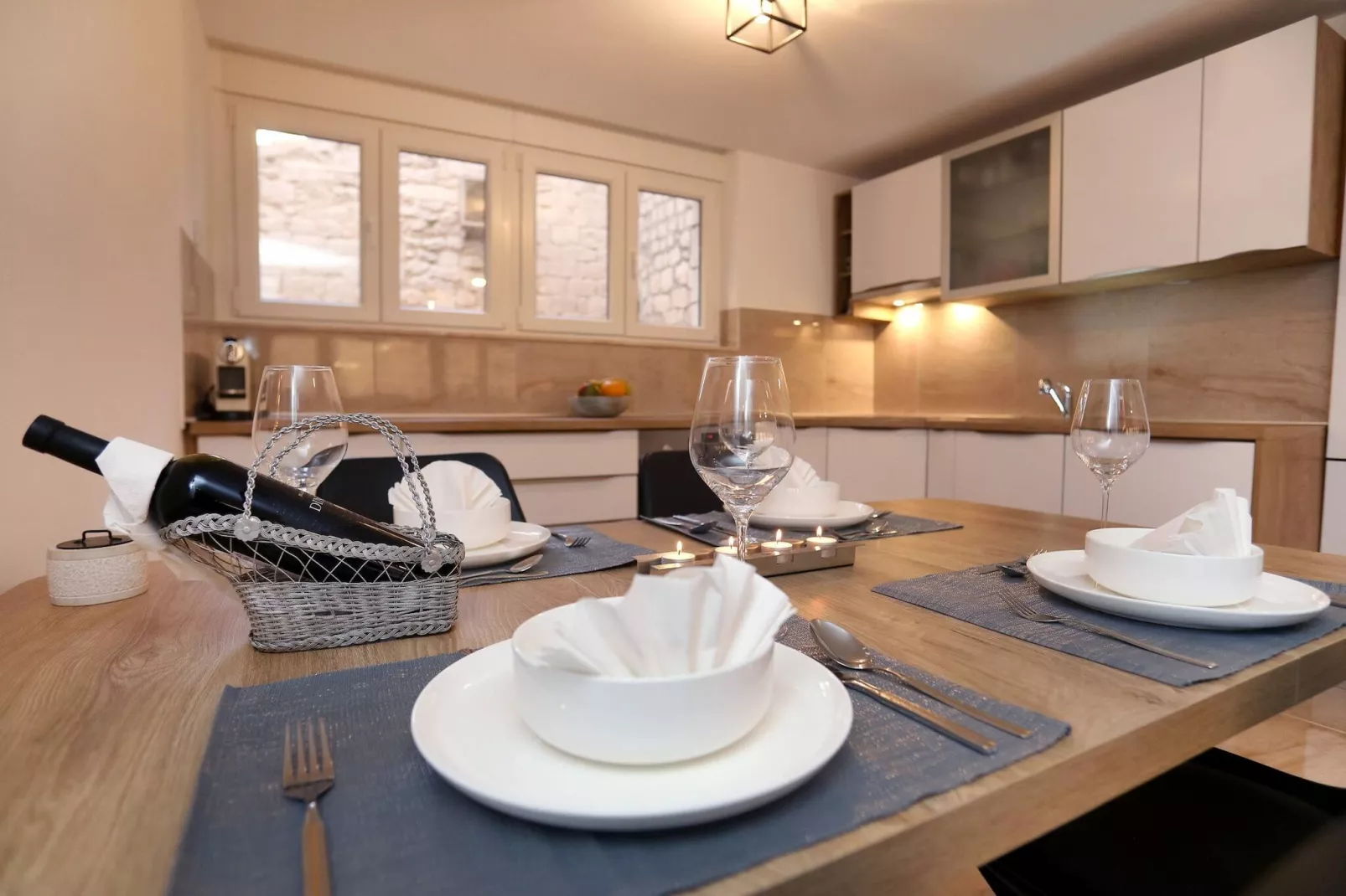 M Apartment Trogir-Dining room