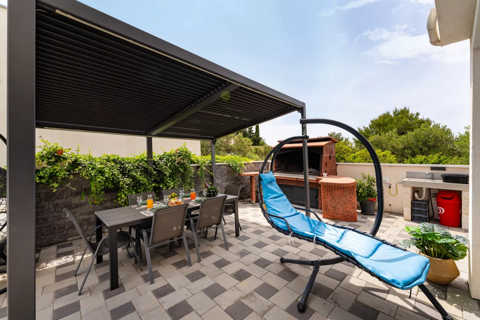 Apartment Nikita with private pool-Terrace balcony