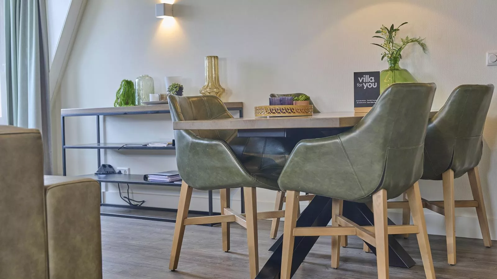 Sauna Zee 27H-Dining room