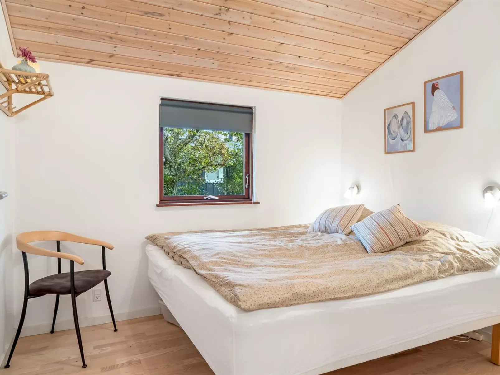 "Jaane" - 250m to the fjord-Inside