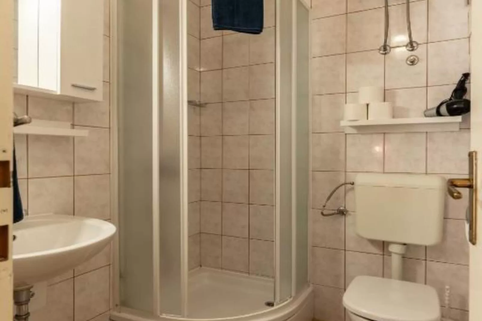 Apartment Verde Blu - Two Bedroom Apartment With Terrace And Garden View-Bathroom