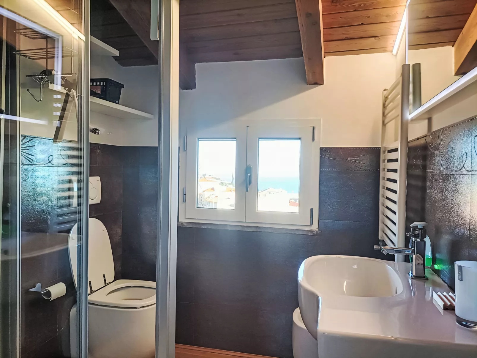 Terrazza con glicine-Drinnen