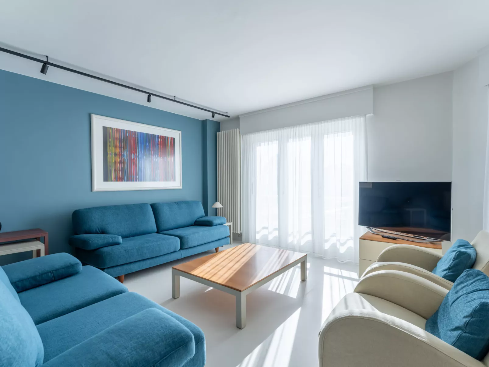 Marie Antoinette close by the sea-Inside