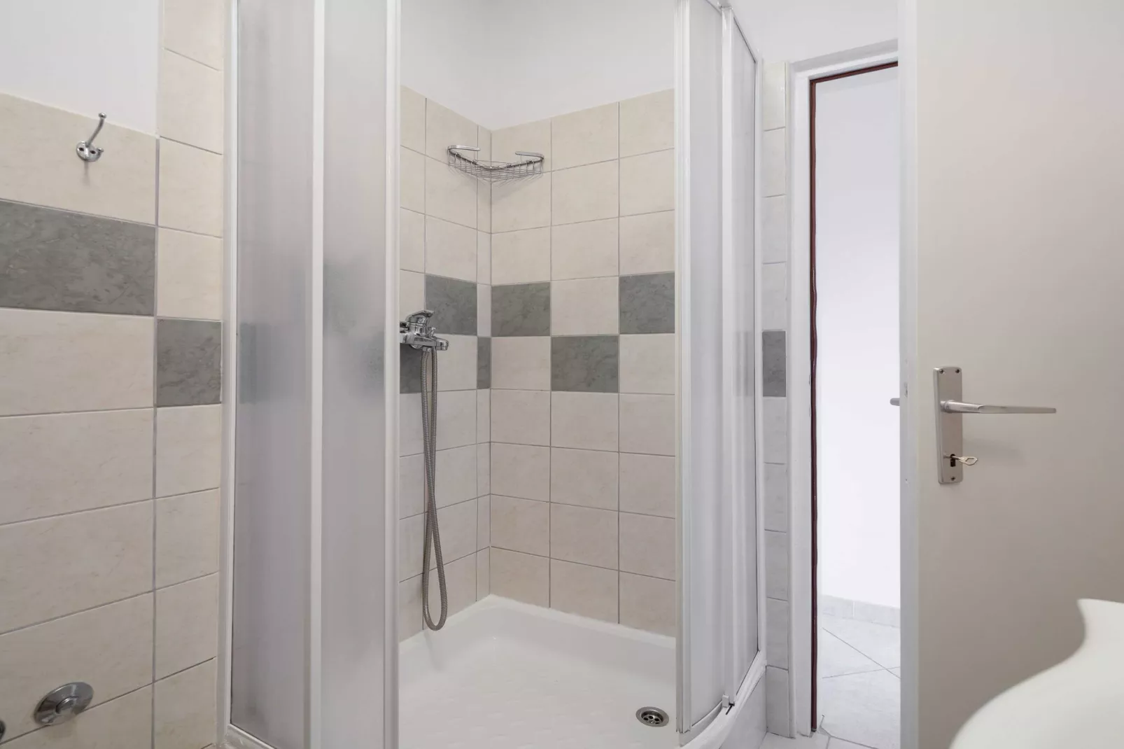 Apartments Bella Vista -One Bedroom Apartment with Terrace and Sea View (A2)-Bathroom