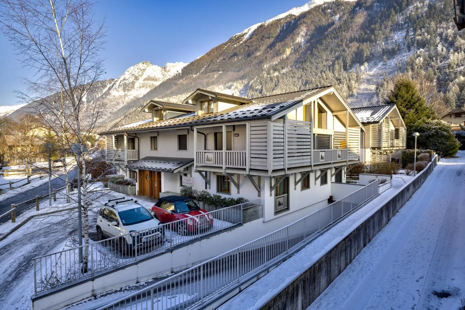 Aiguille 1-Exterior in winter