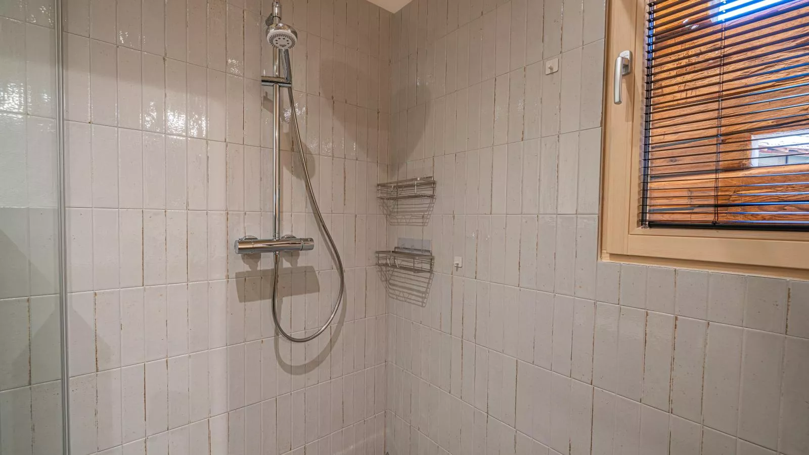 Raneburg 4 Futterhaus-Bathroom