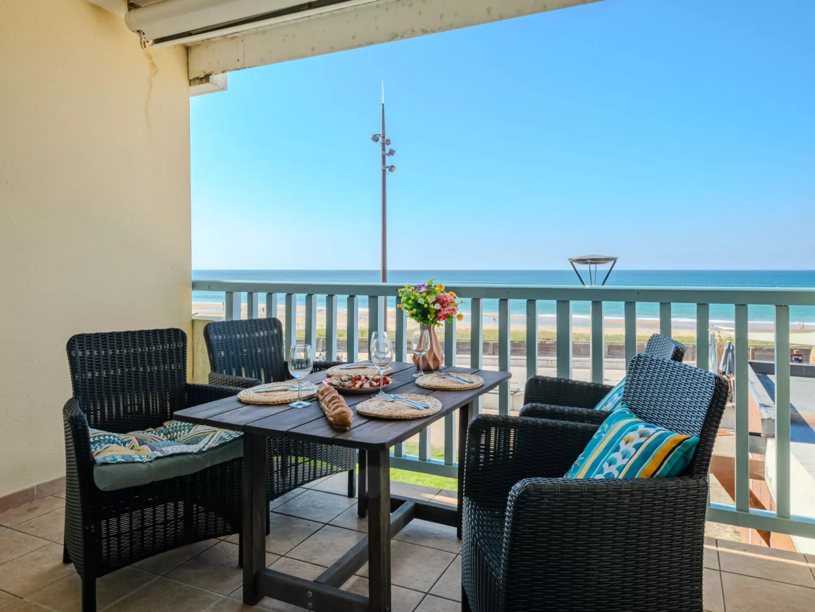 Les Hauts de la Corniche-Outside