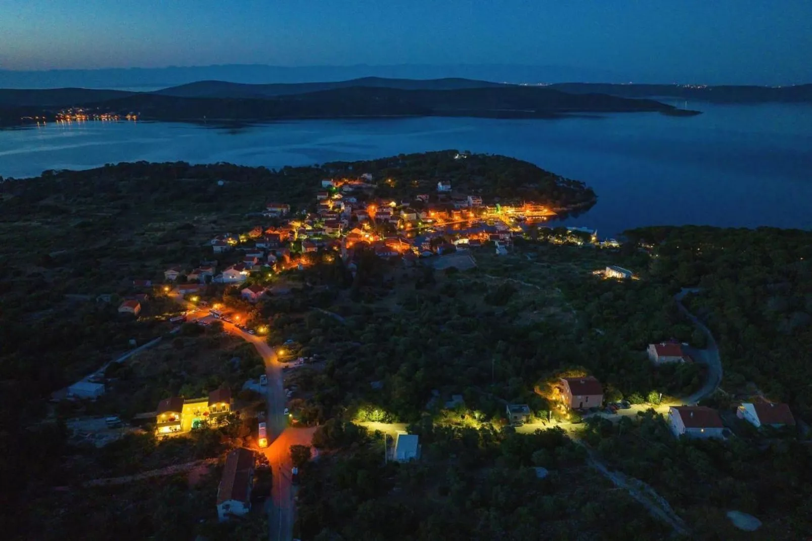 Apartment Gaby - One Bedroom Apartment with Balcony-Ambiance