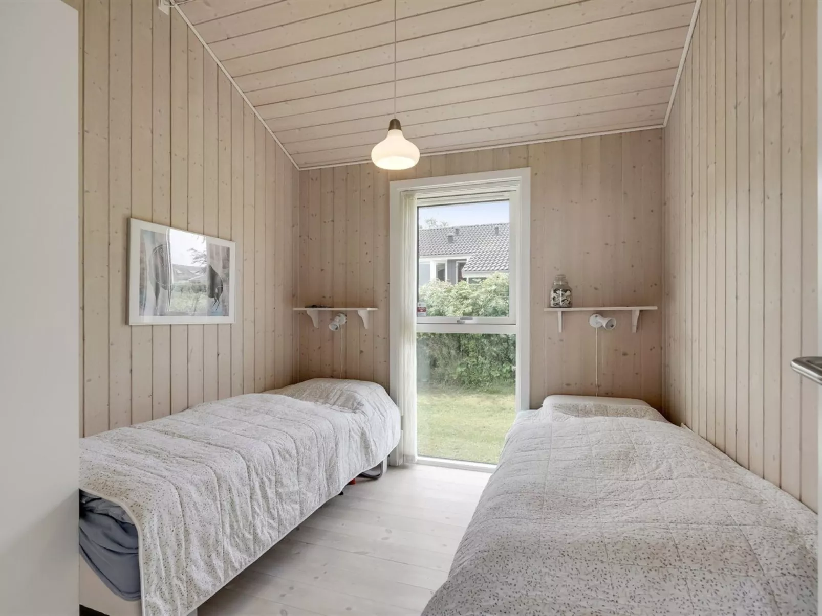 "Finn" - 100m from the sea-Dedans