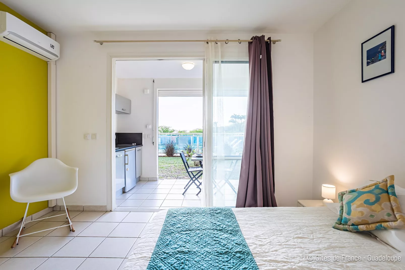 Paradise Bay Cozy studio by the sea-Bedroom