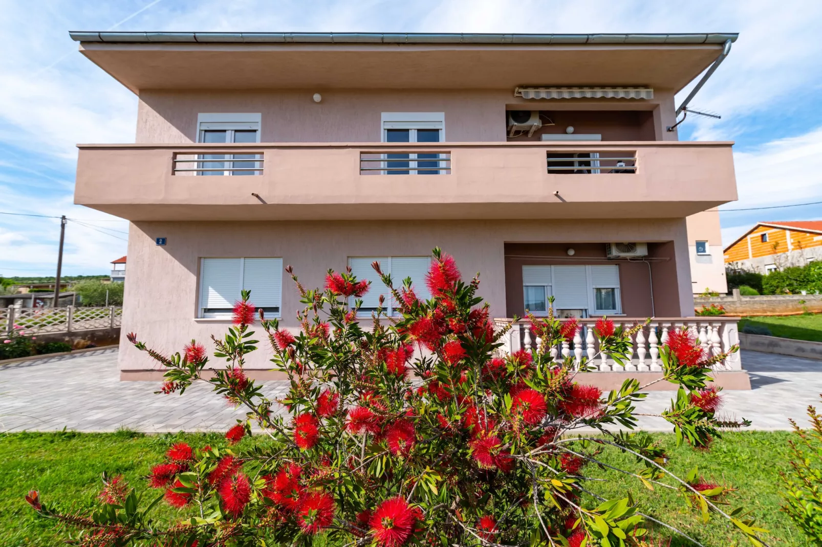 Sea view apartment Nika-Exterior in summer