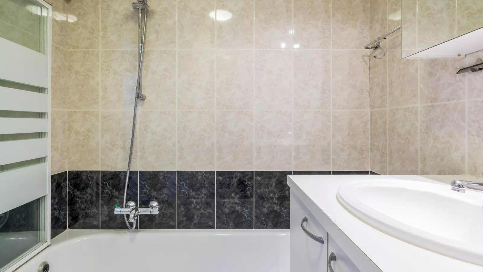 Majestic Stad - 002-Bathroom