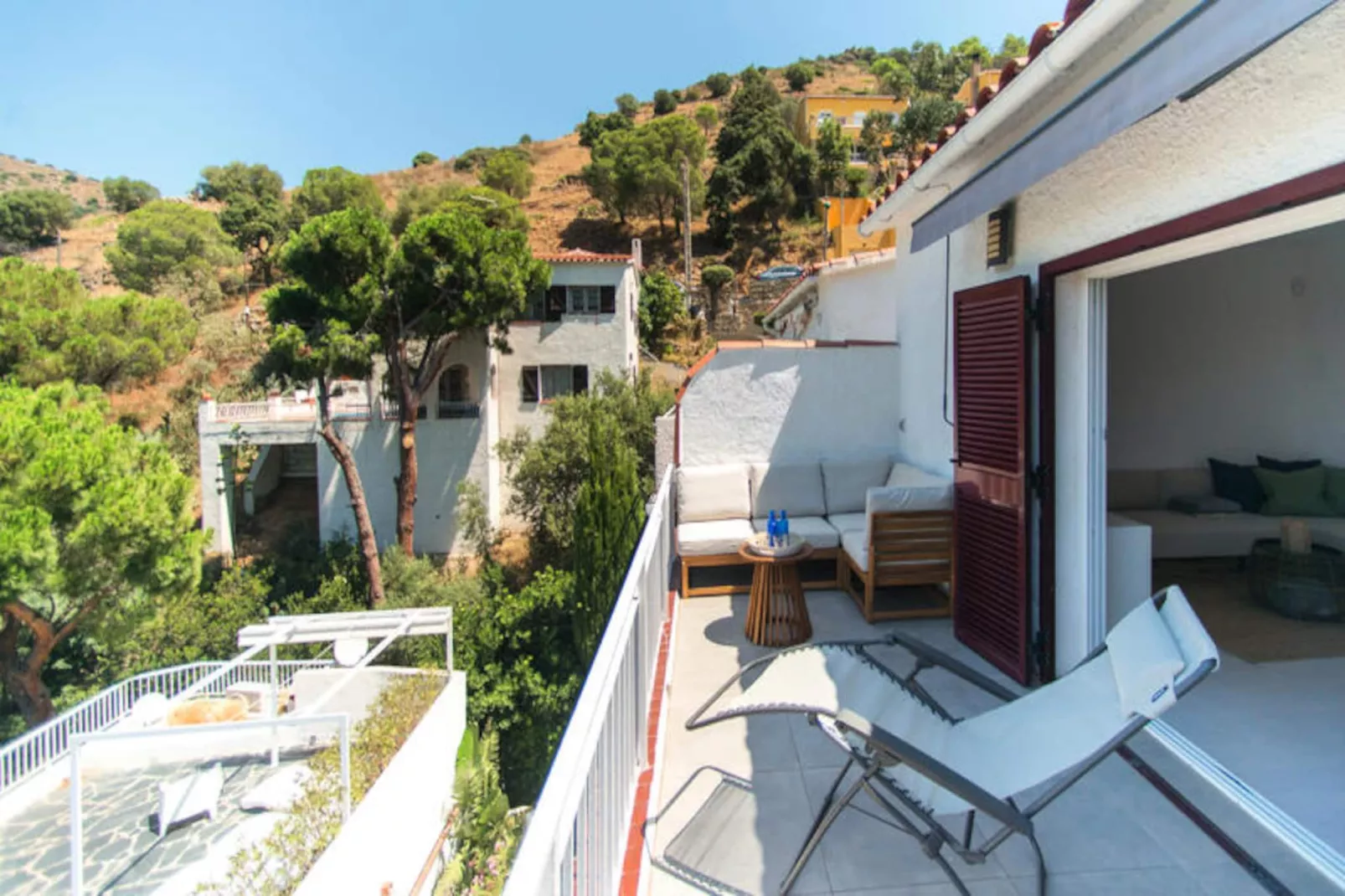 Maison à Roses-Untagged