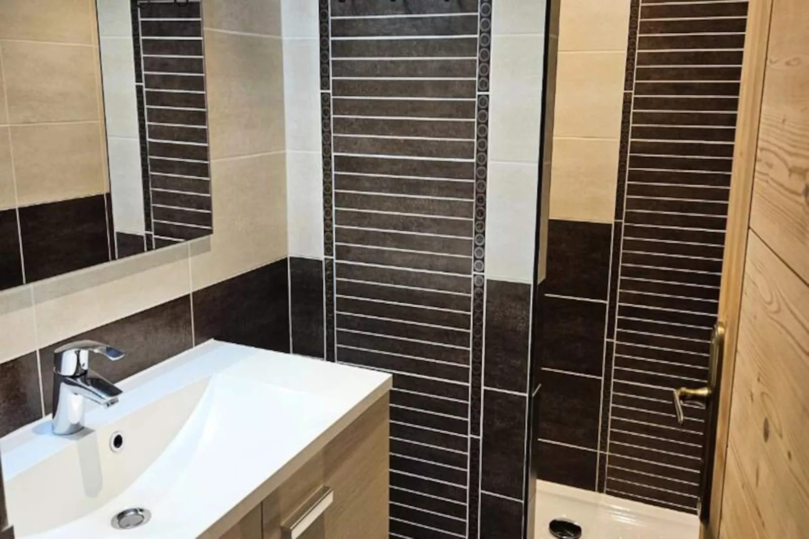 Chalet Gilbert Collet - Untagged