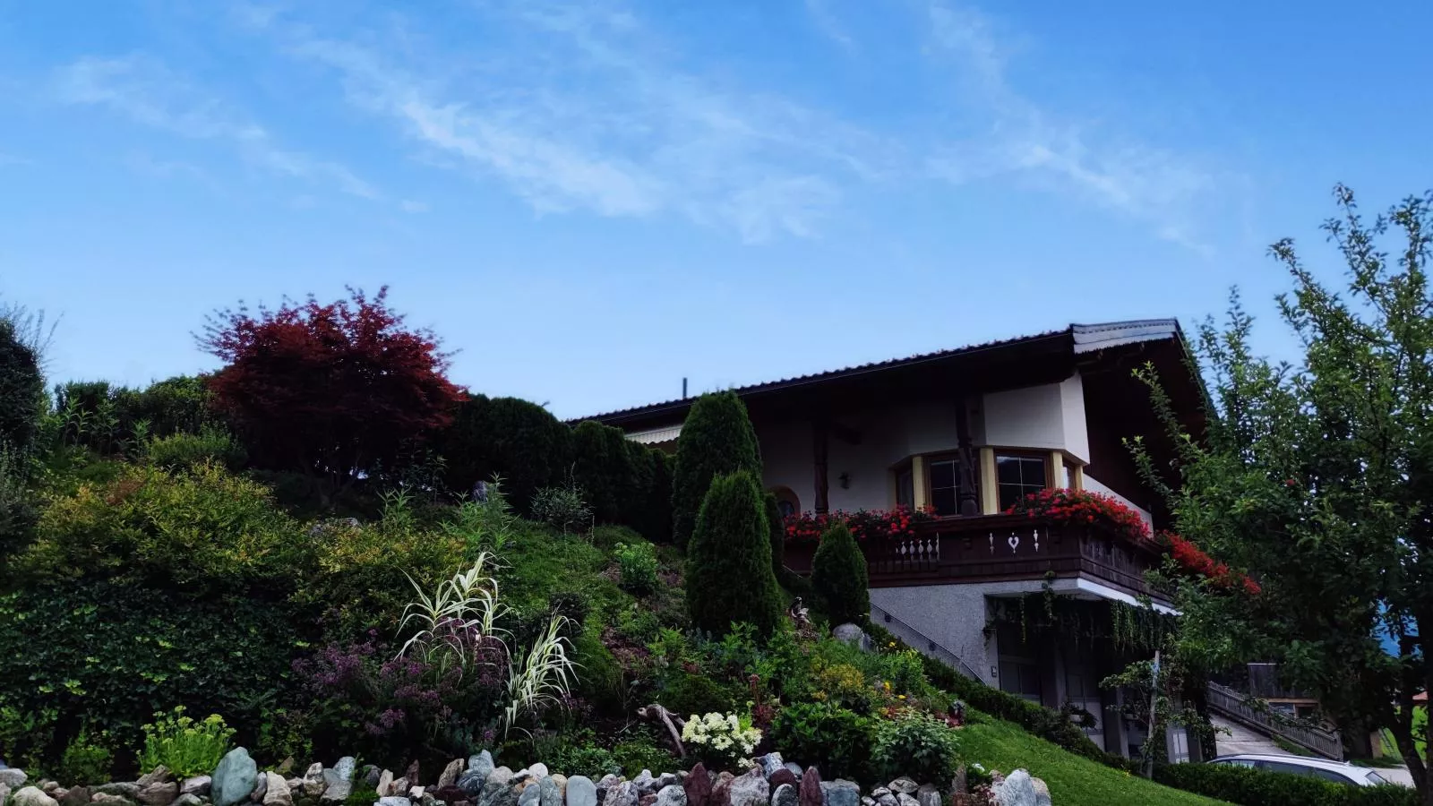 Obinghof-Exterior summer