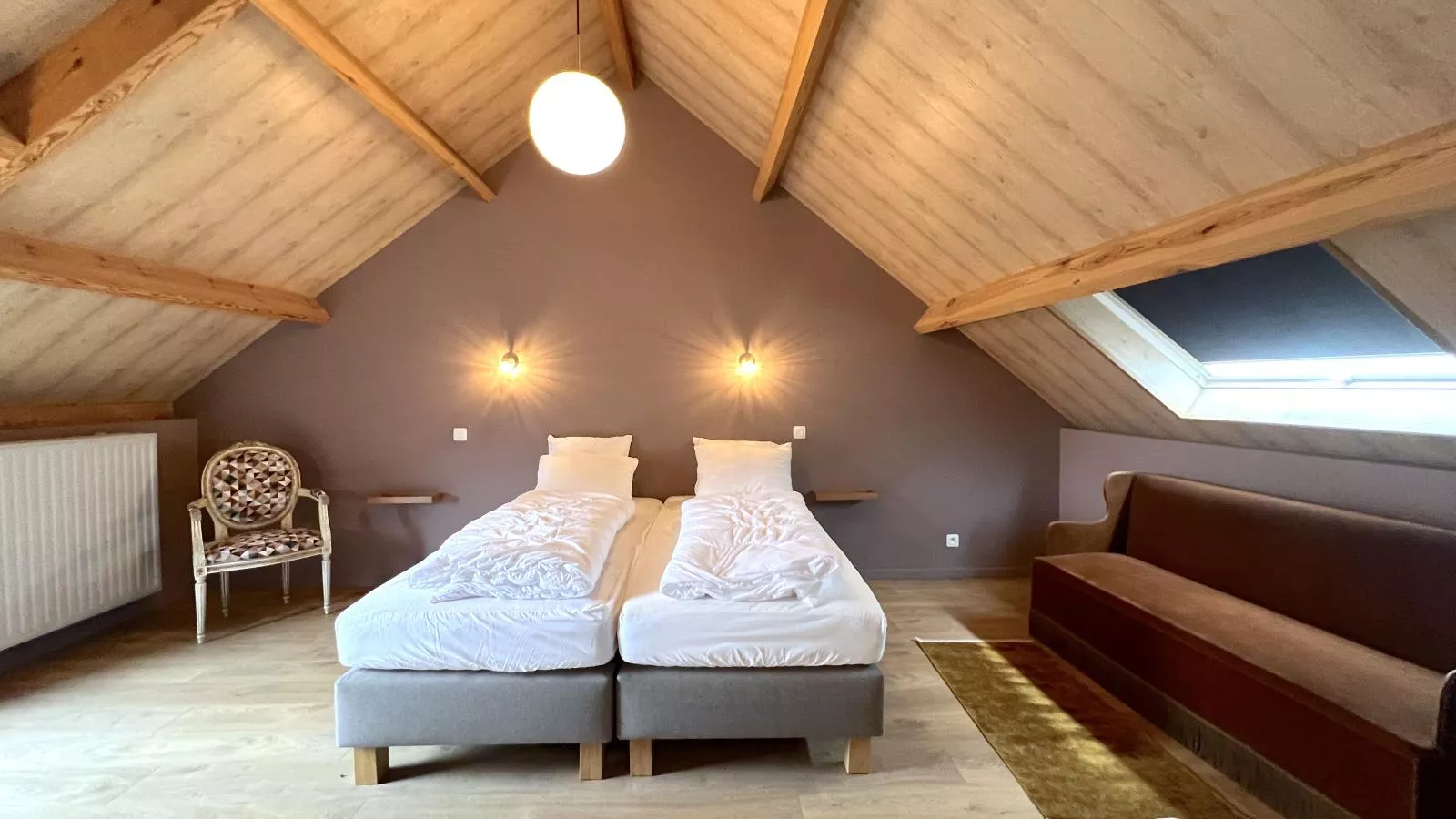 T Bakhuys-Bedroom