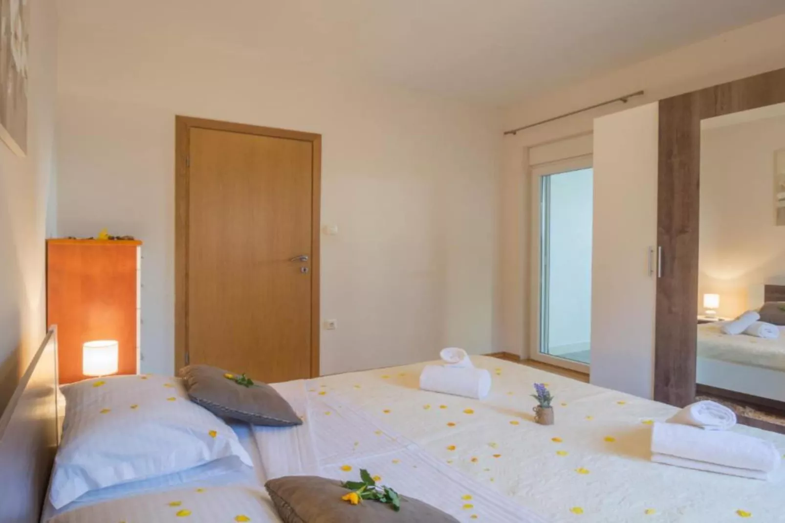 Holiday House BALEN with Swimming Pool - Six Bedroom Holiday House With Pool-Schlafzimmer