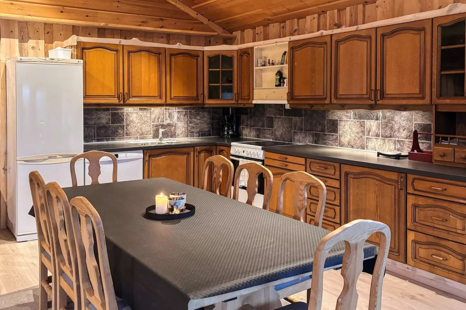 76409 TROLLHYTTA-Indoor