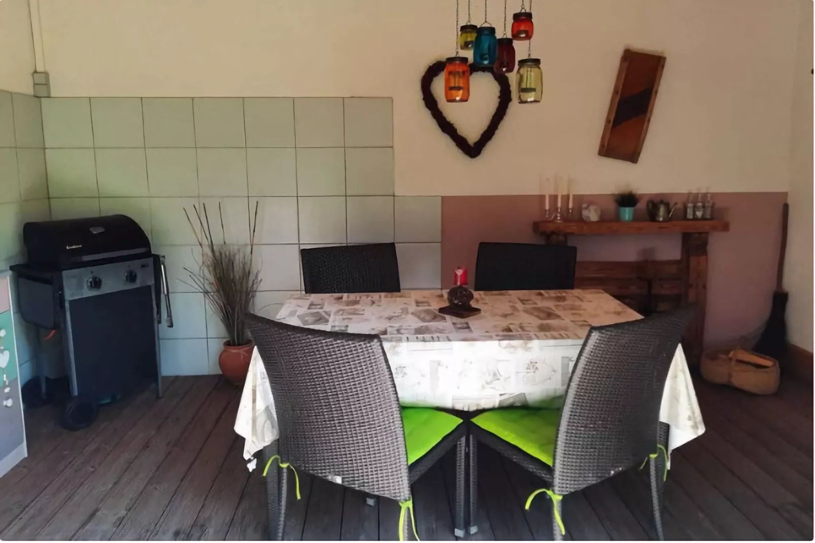 Ferienwohnung Neuhaus-Dining room
