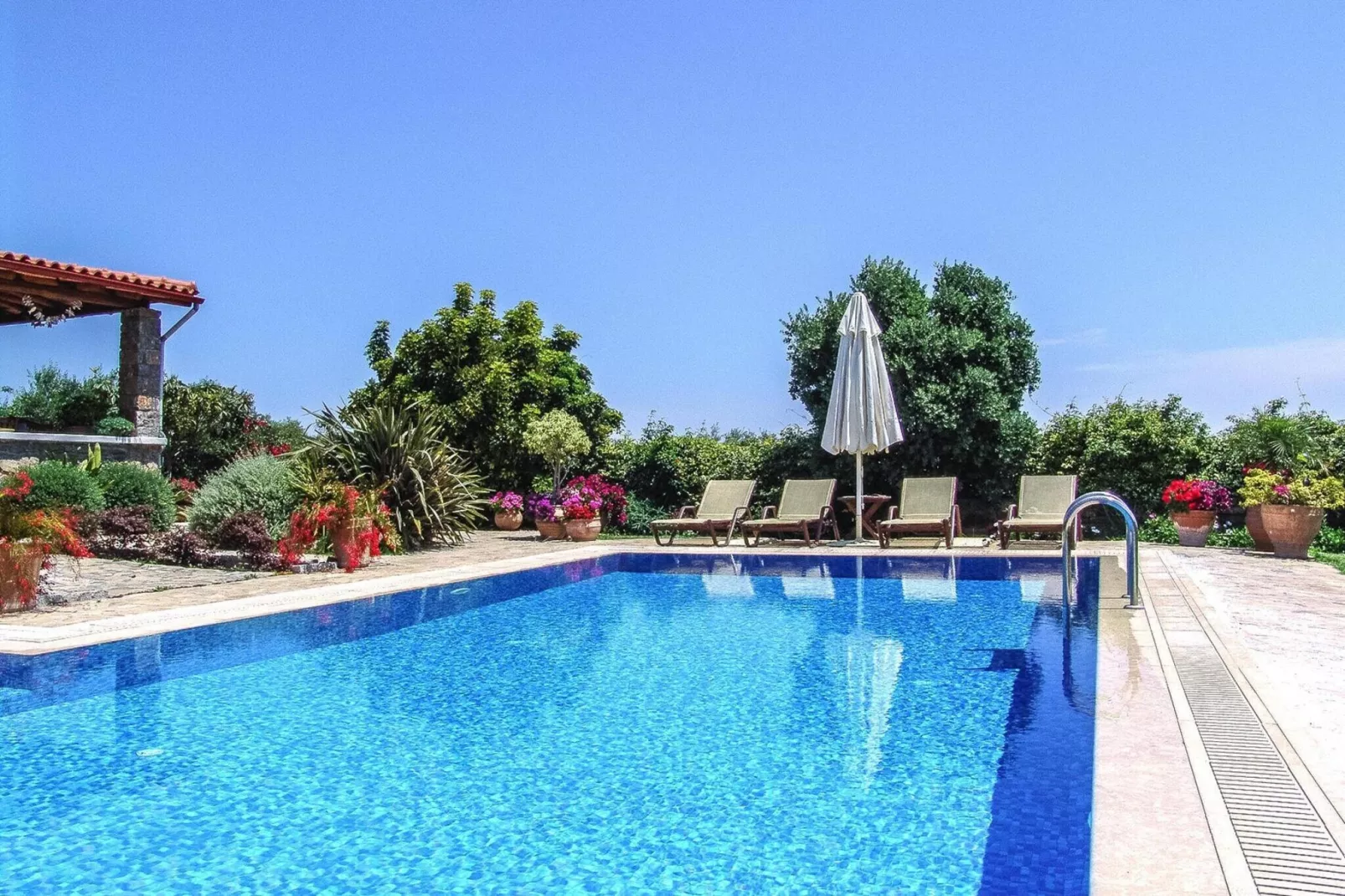 Holiday home, Pemonia--Swimming pool