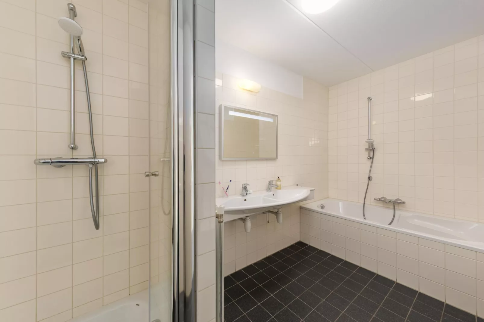 Marinapark Volendam 14-Salle de bain