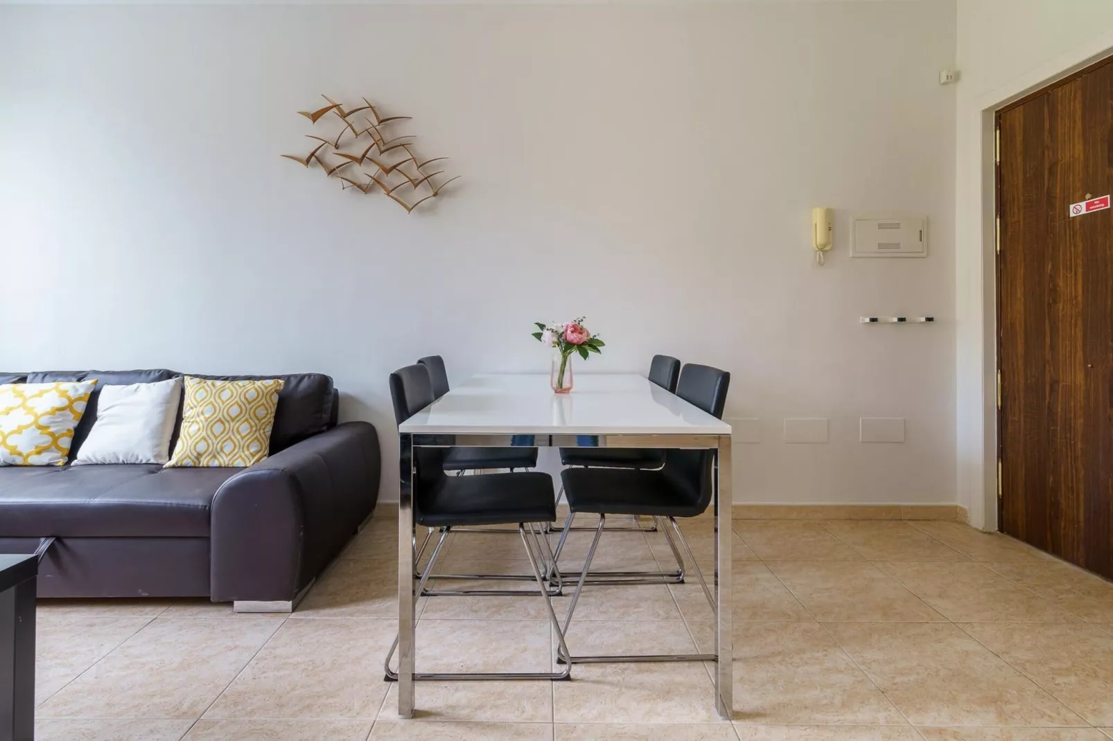 La Cala Boulevard Apartment 2 - CT 143-Wohnzimmer