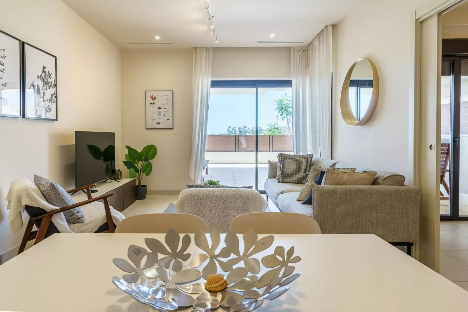 CT 158 - Lotus Jardinana-Salon