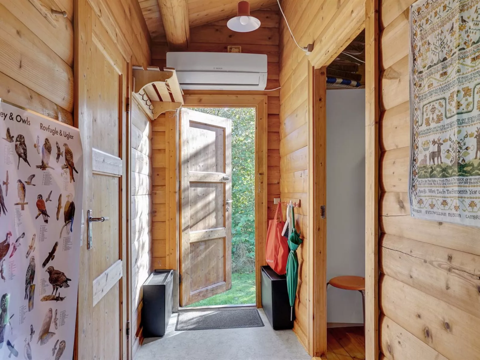 "Thrine" - 100m to the fjord-Inside