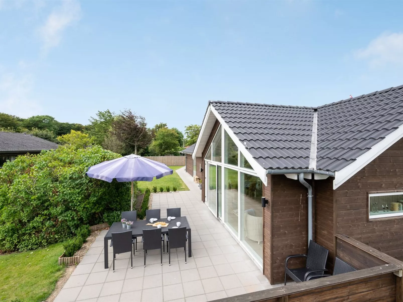 "Regni" - 300m to the fjord-Outside