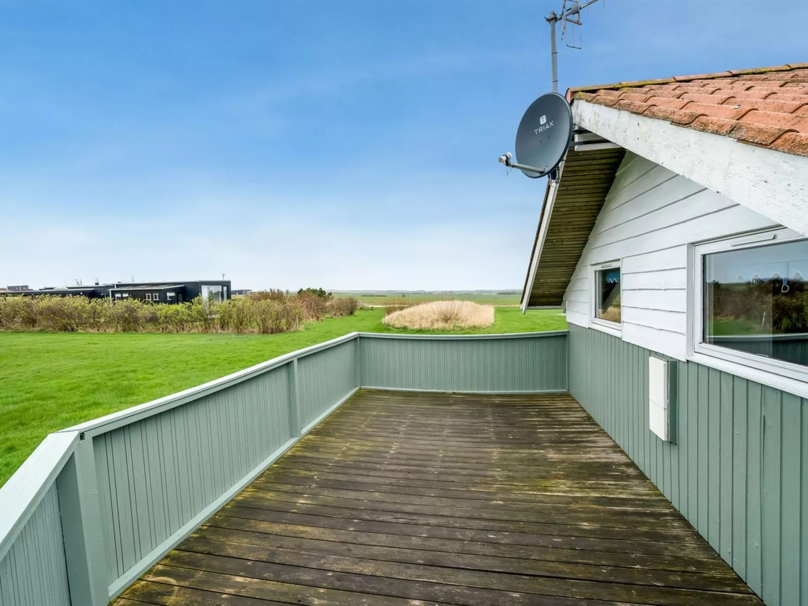 "Lonne" - 750m to the fjord-Outside