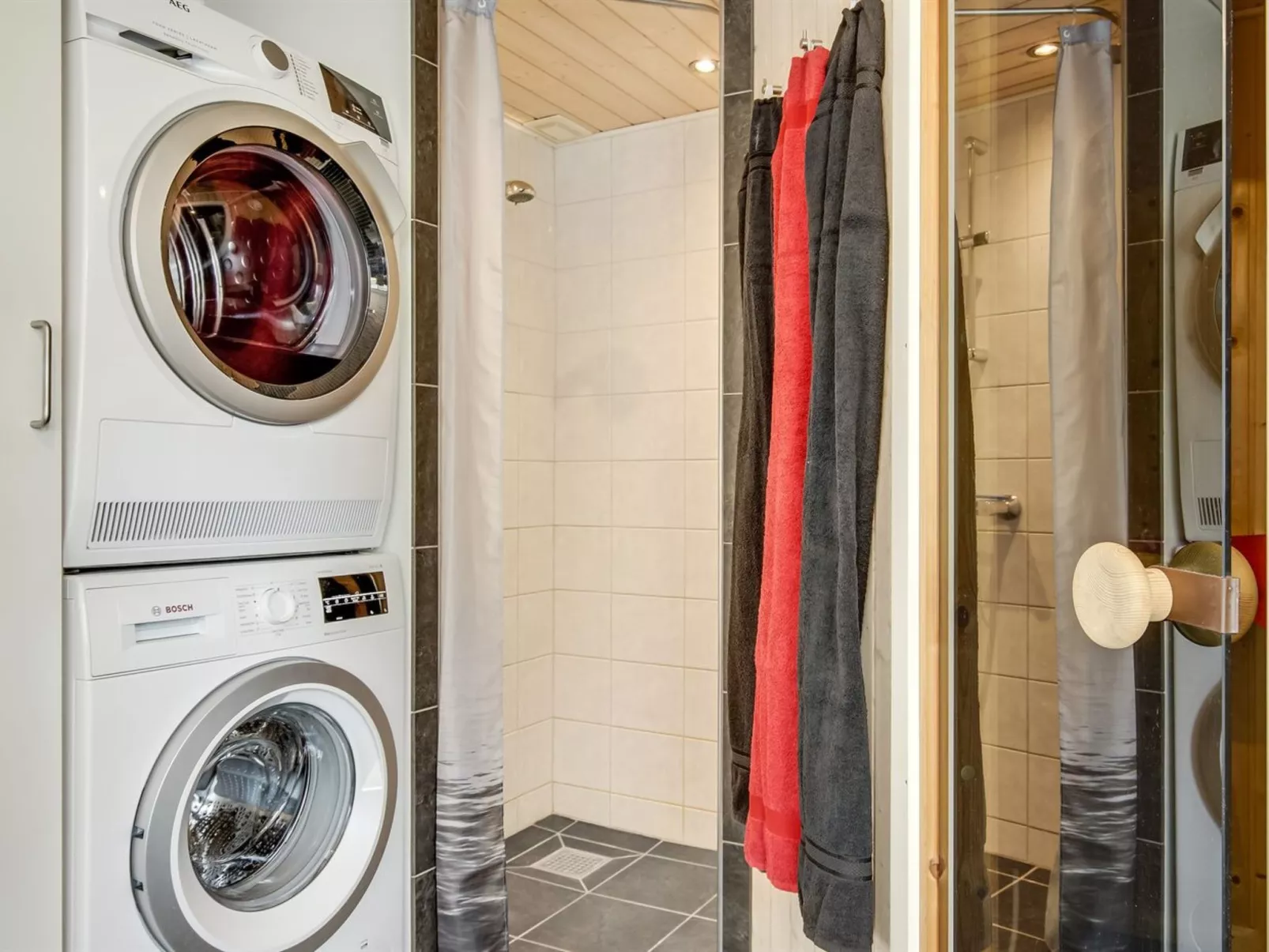 "Anemone" - 700m from the sea-Drinnen