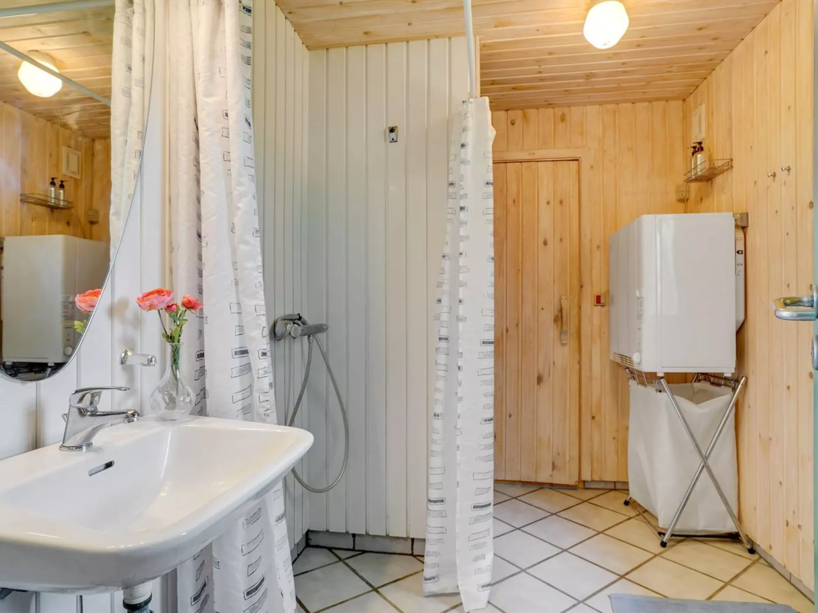 "Glum" - 300m from the sea-Inside