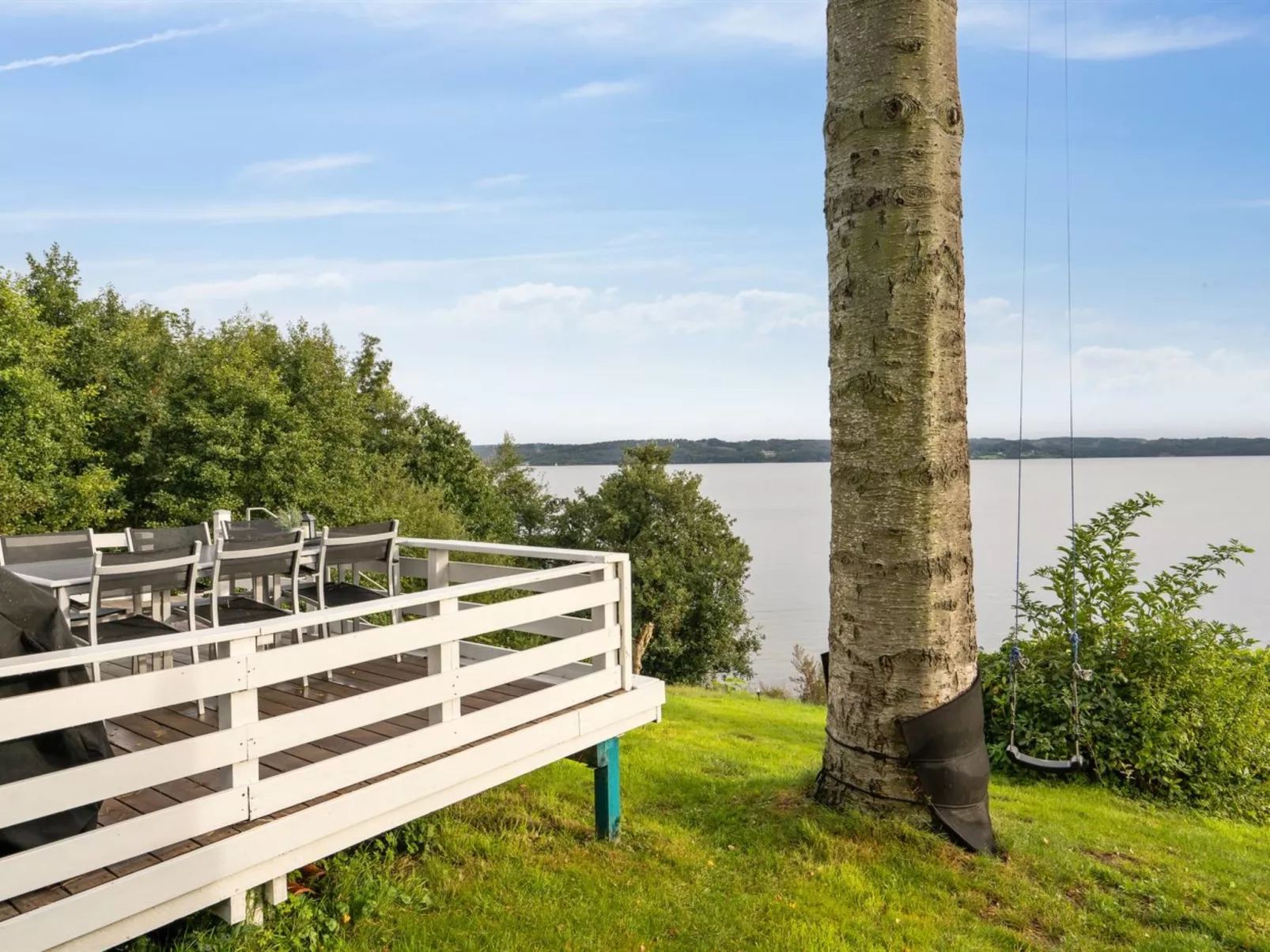 "Fifi" - 10m to the fjord-Outside