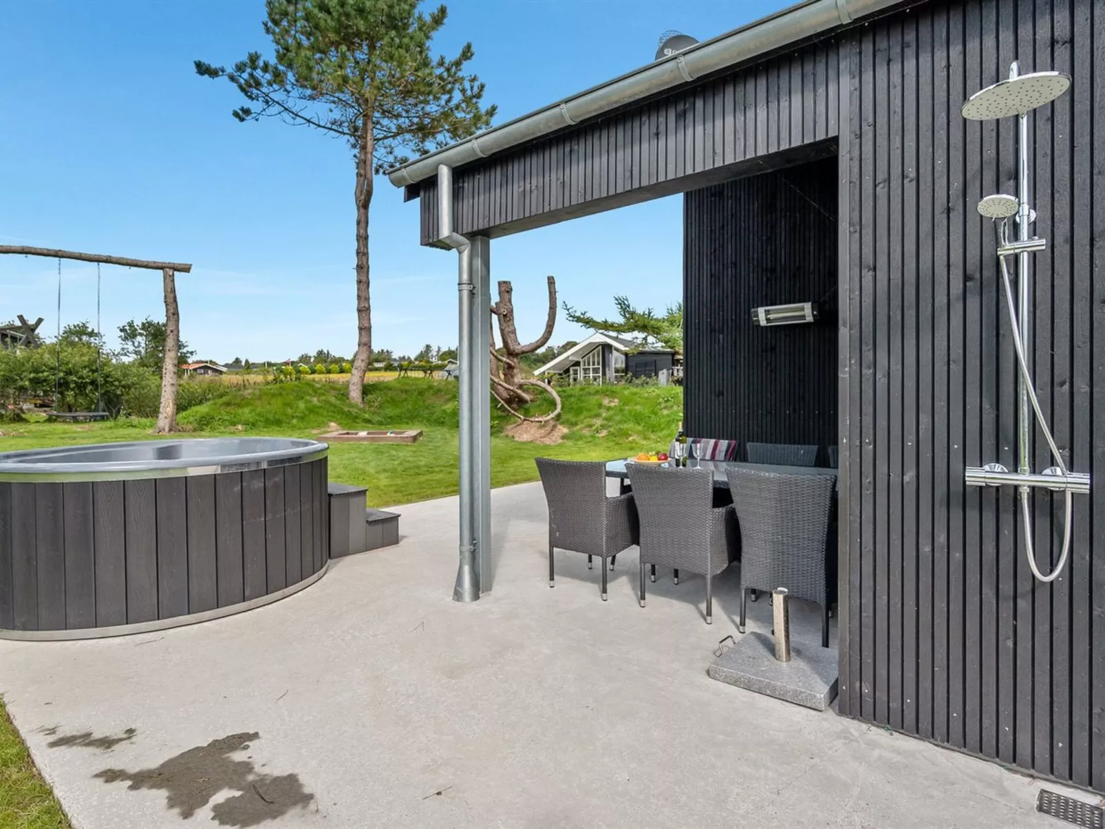 "Elso" - 600m to the fjord-Outside