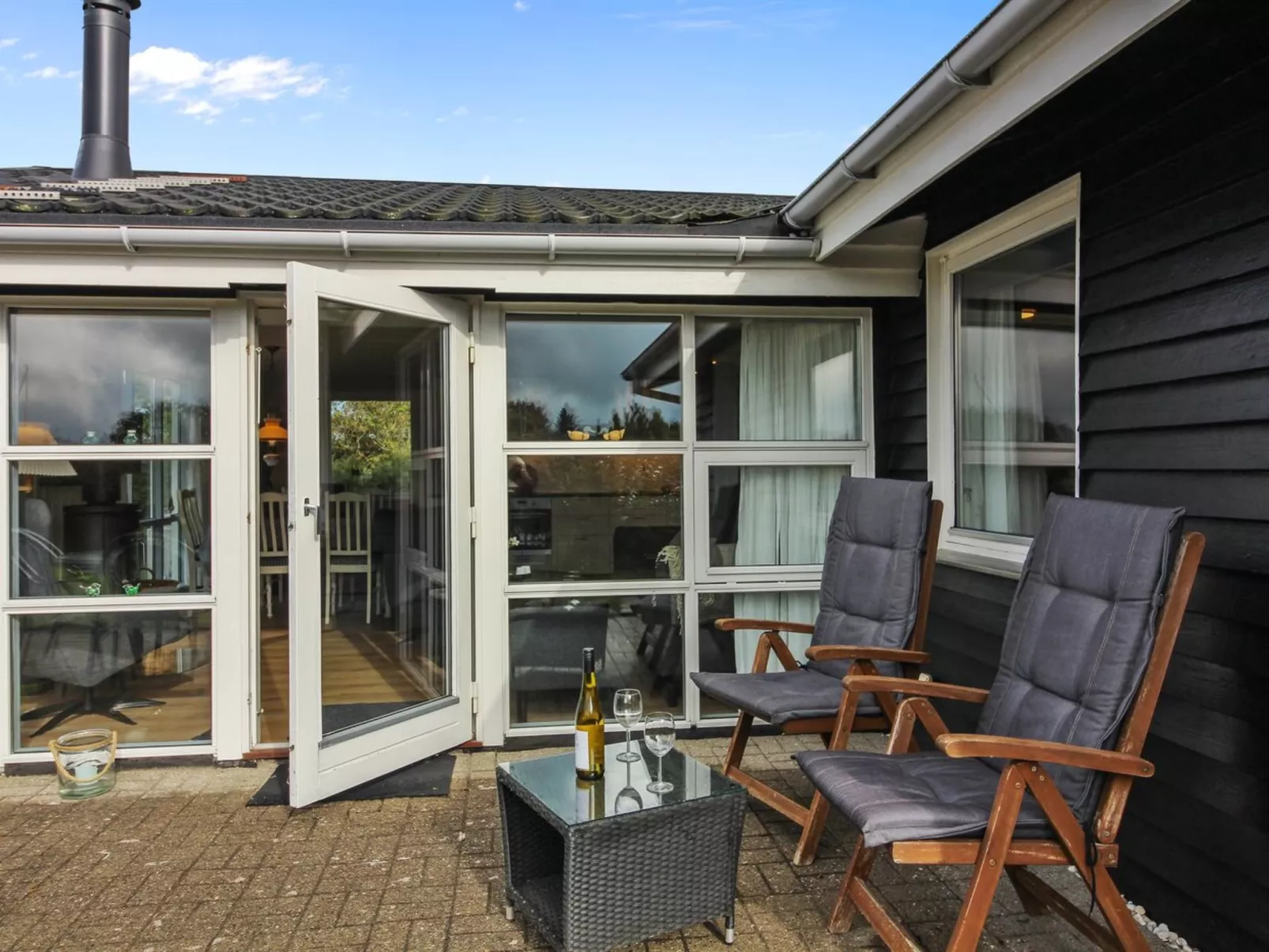 "Alice" - 1.3km from the sea-Outside