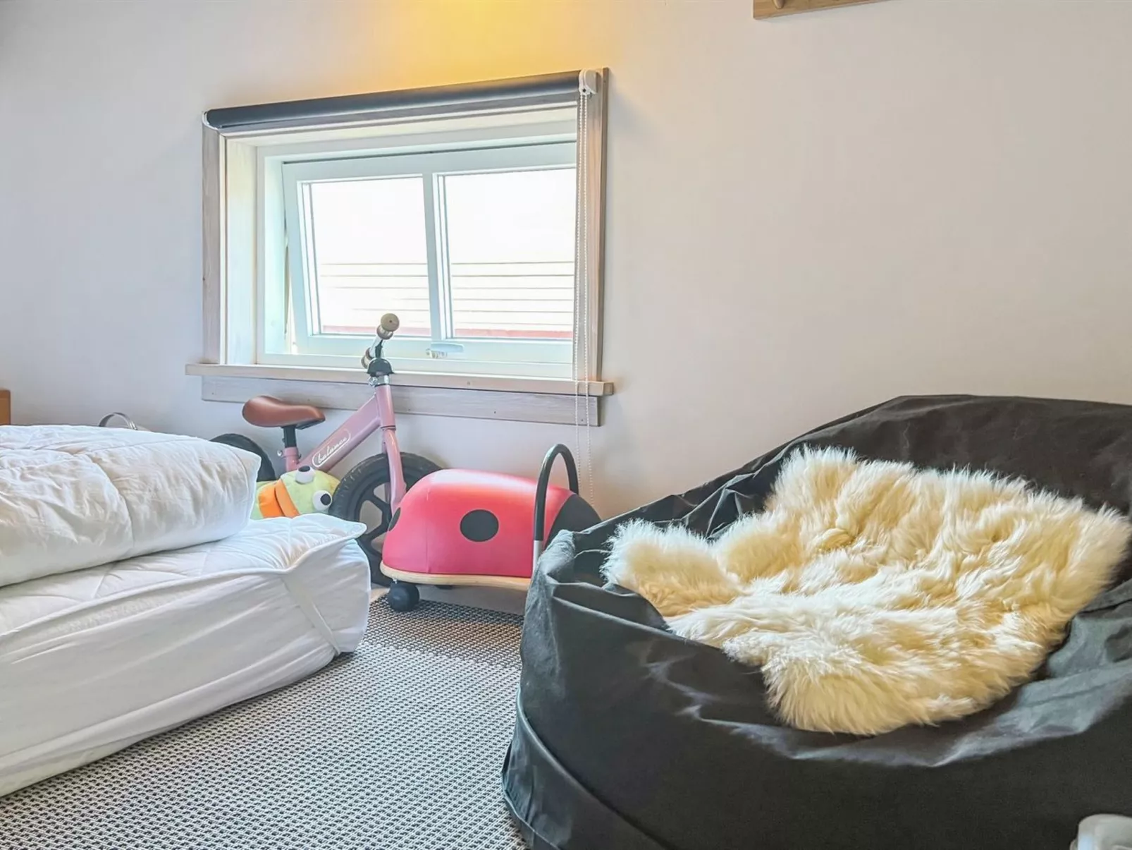 "Carlie" - 2.8km from the sea-Inside