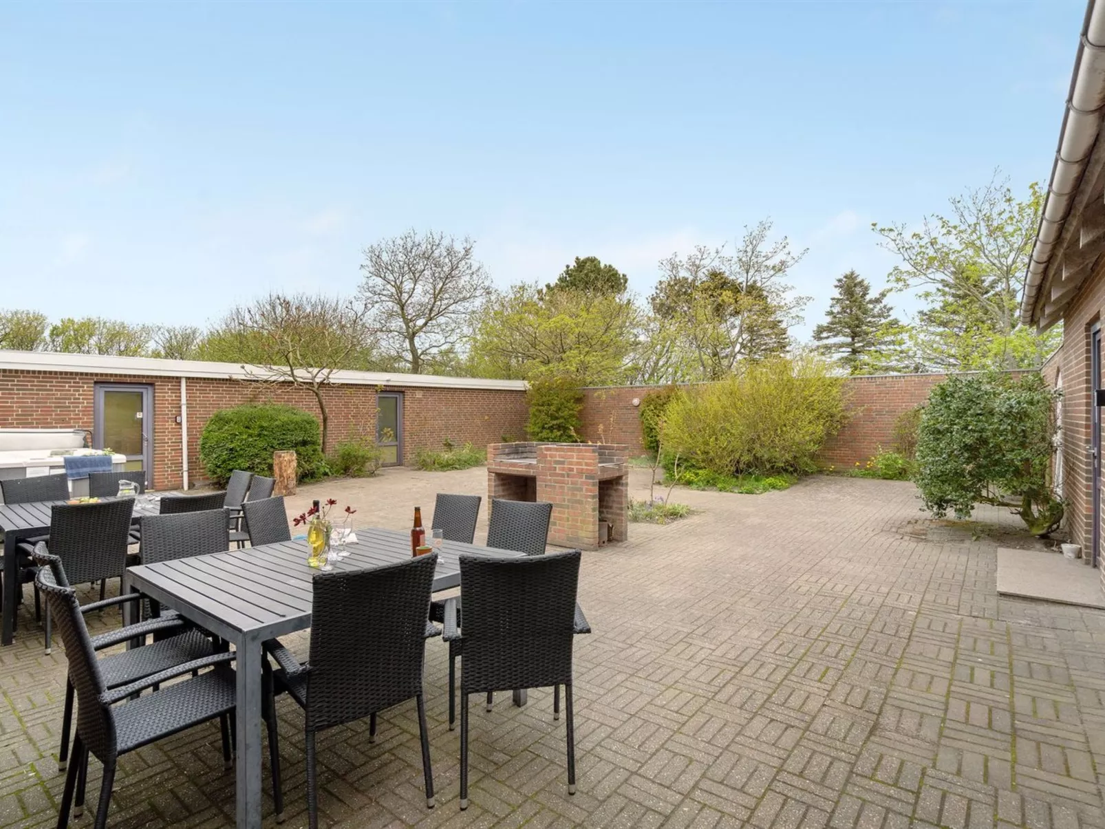 "Rahild" - 2km to the fjord-Outside