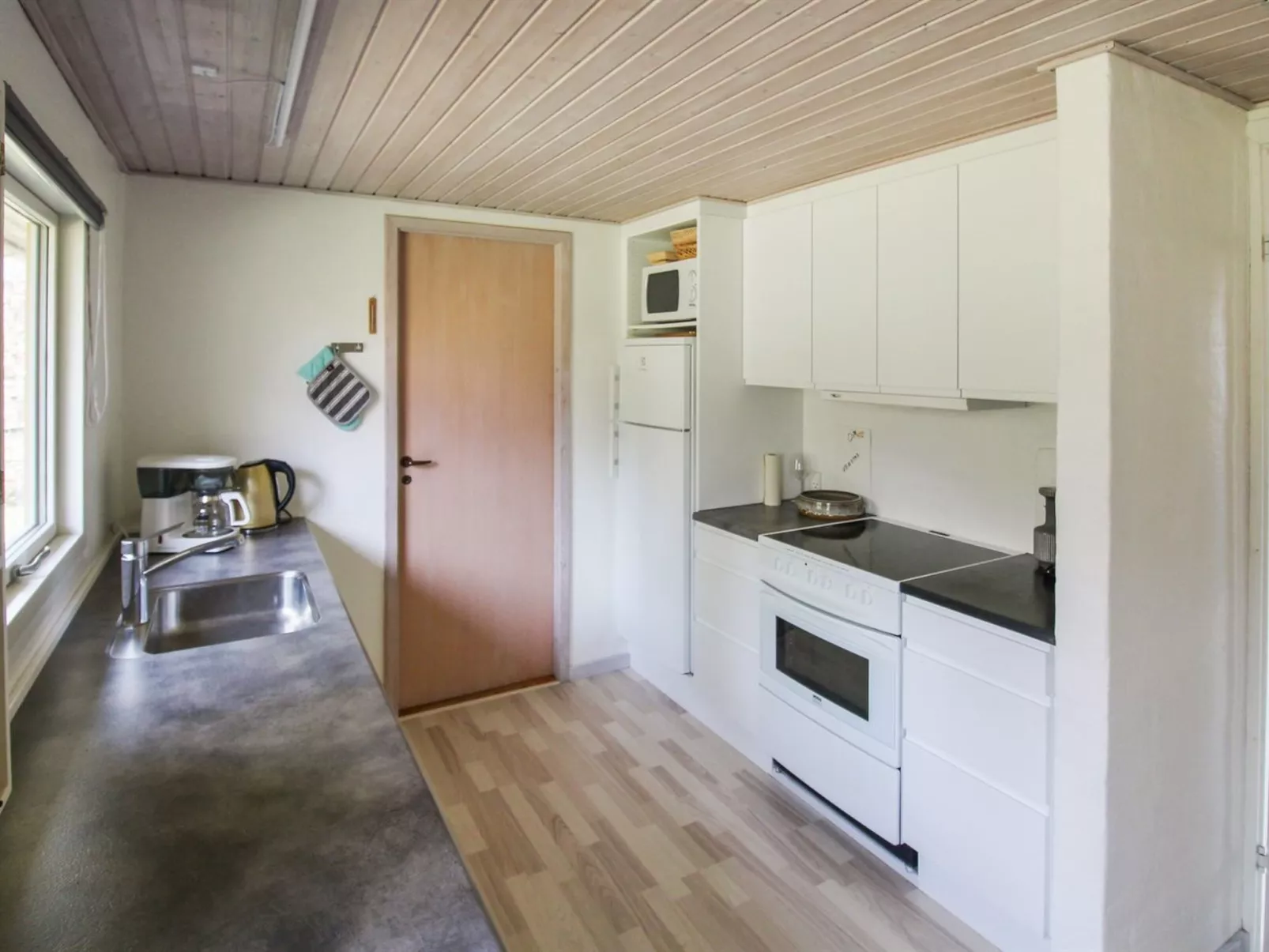 "Berthilde" - 400m from the sea-Inside