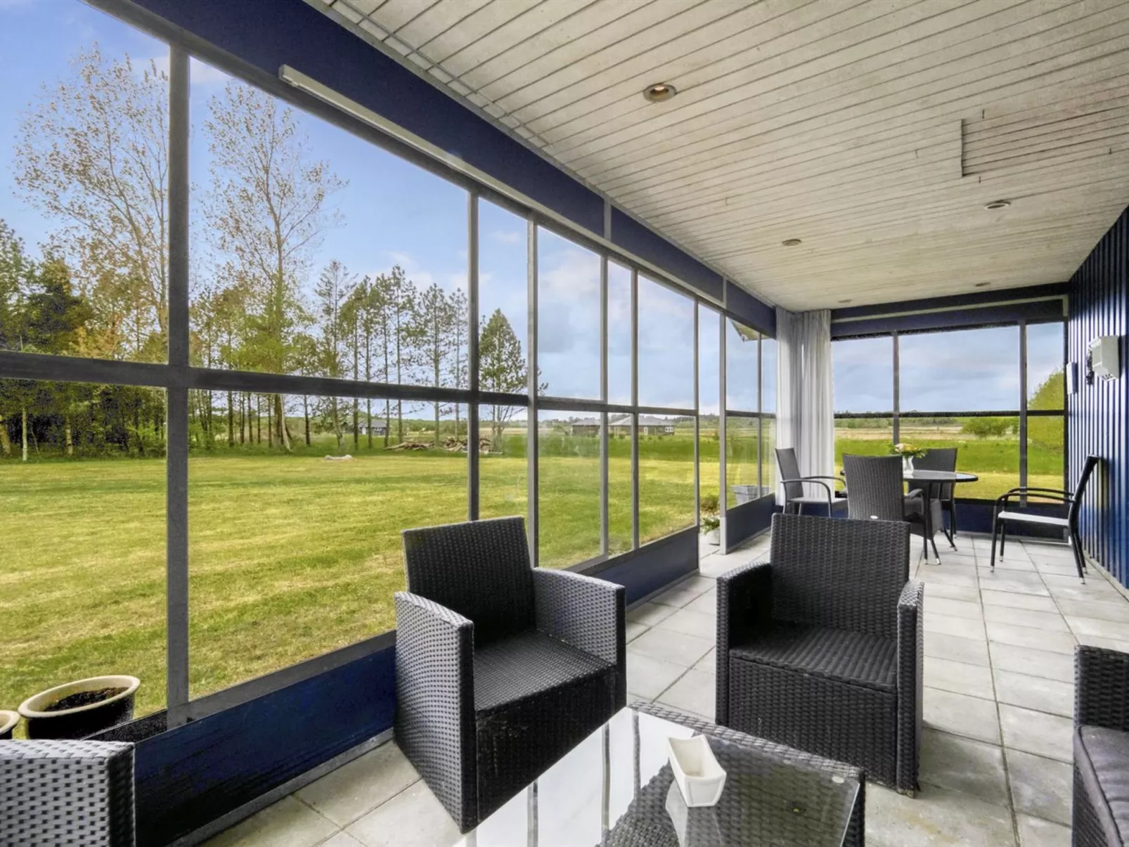 "Mikkeline" - 400m to the fjord-Drinnen