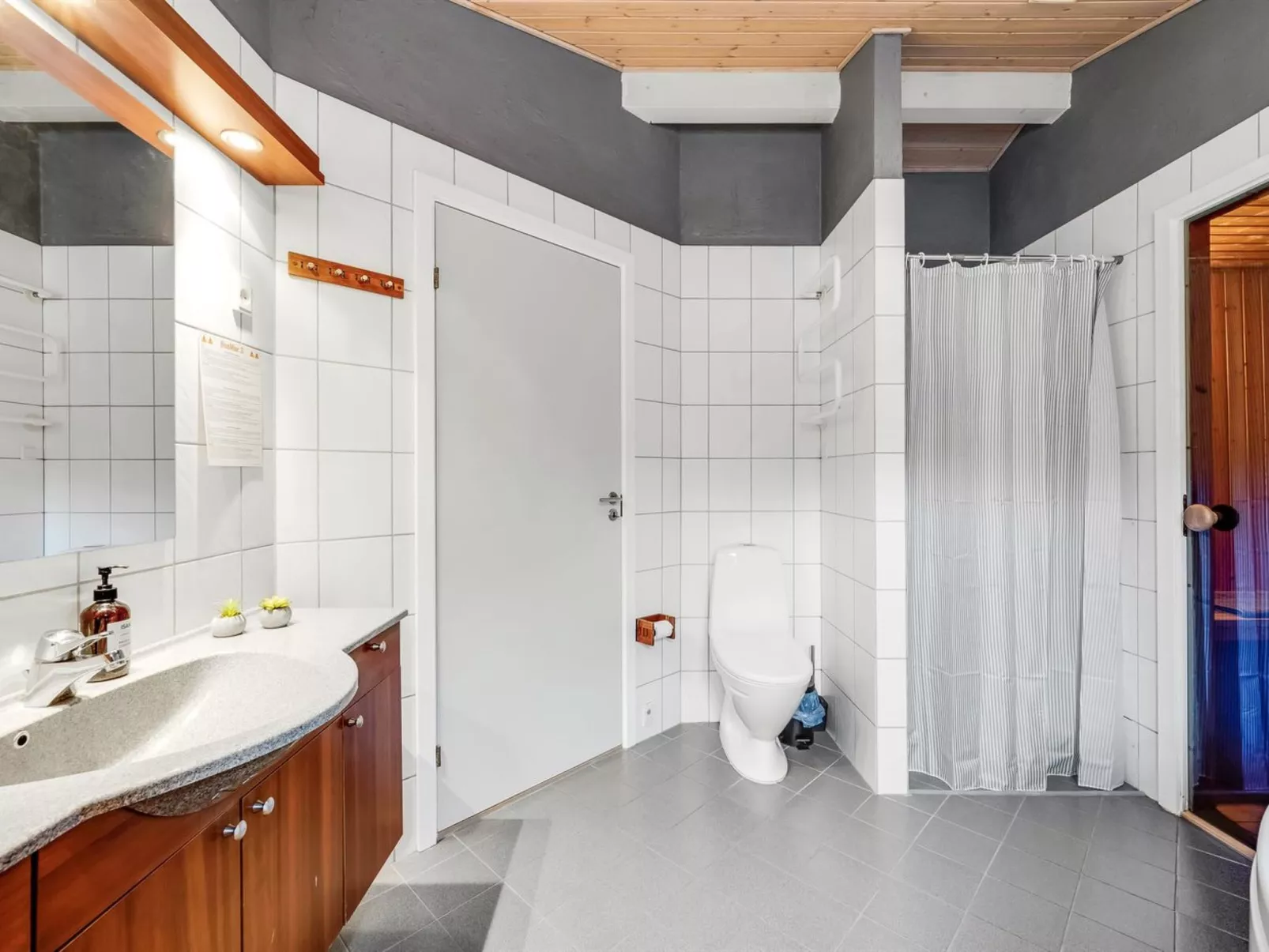 "Jula" - 800m from the sea-Inside