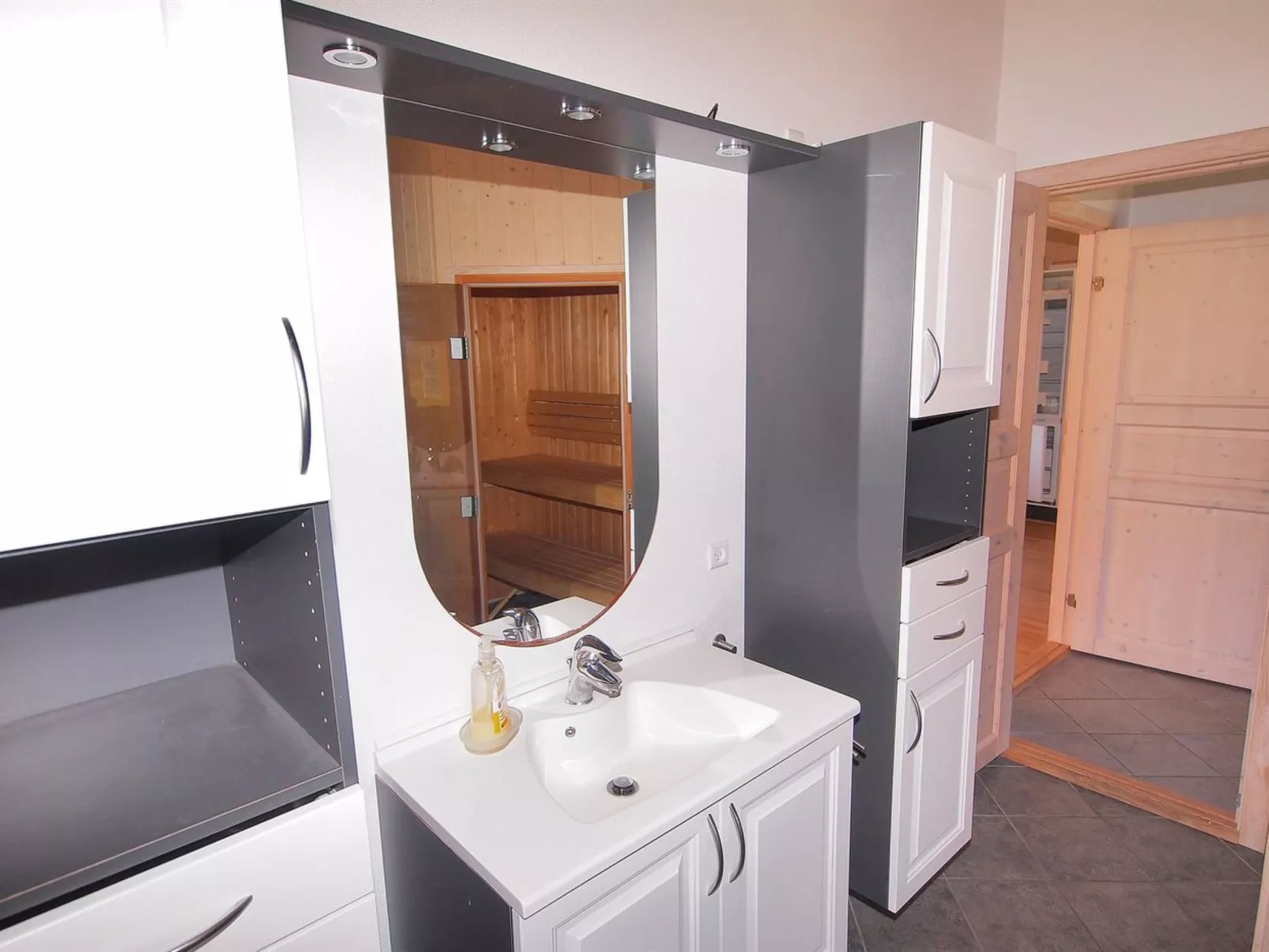 "Birthe" - 800m from the sea-Dedans