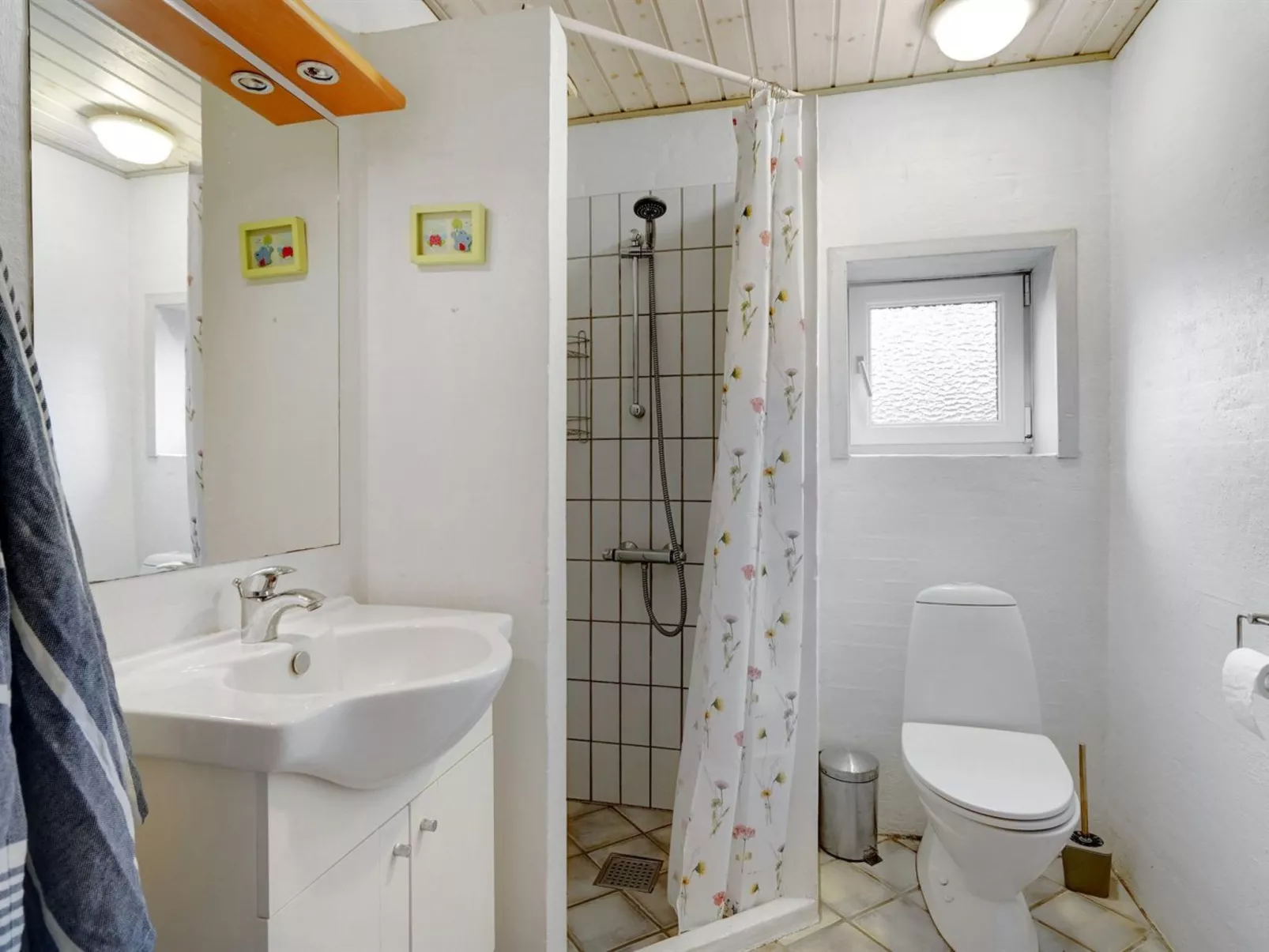 "Asdis" - 2.8km from the sea-Drinnen