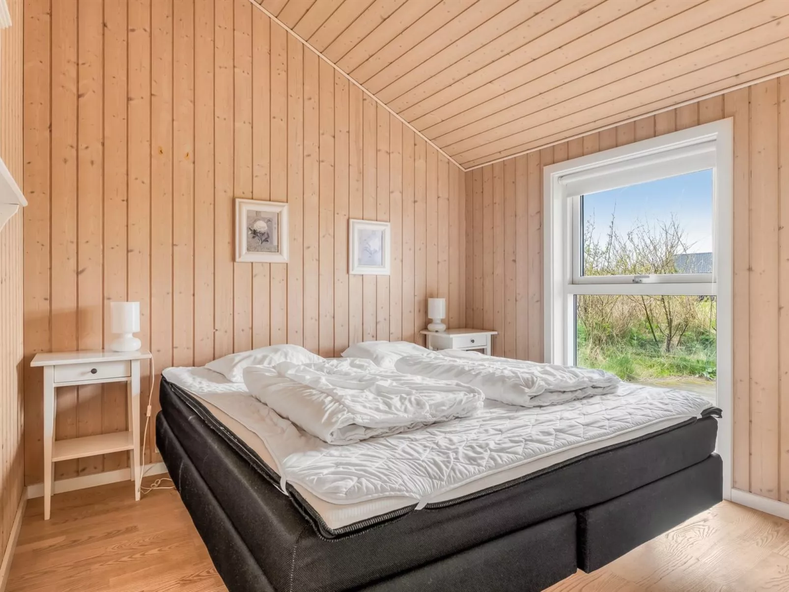 "Dory" - 1.0km from the sea-Inside