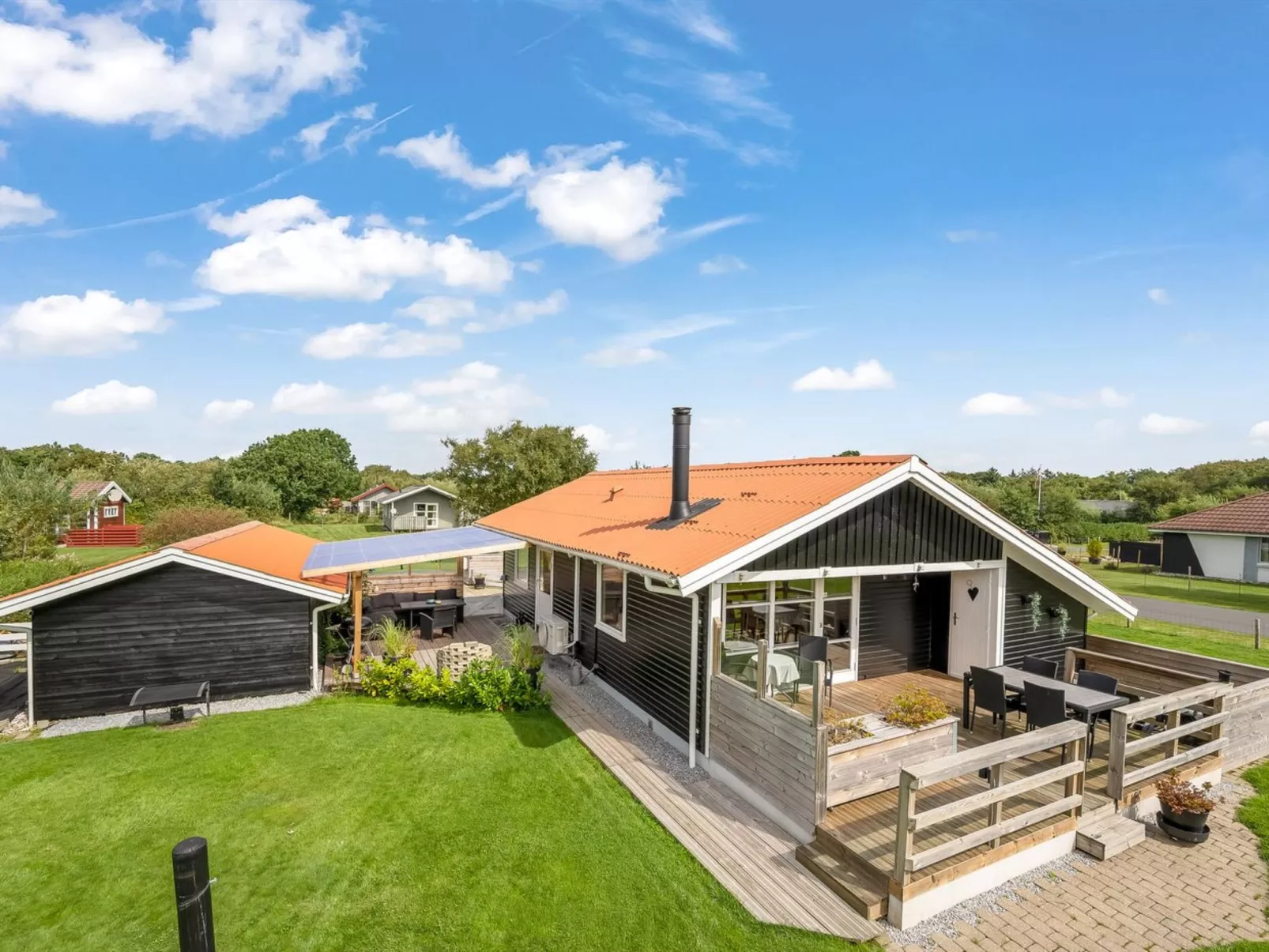 "Fritzie" - 600m to the fjord-Outside