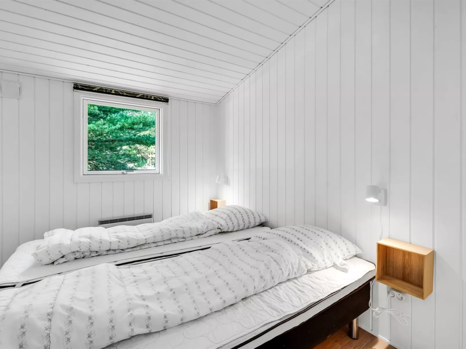 "Roald" - 2.2km from the sea-Inside