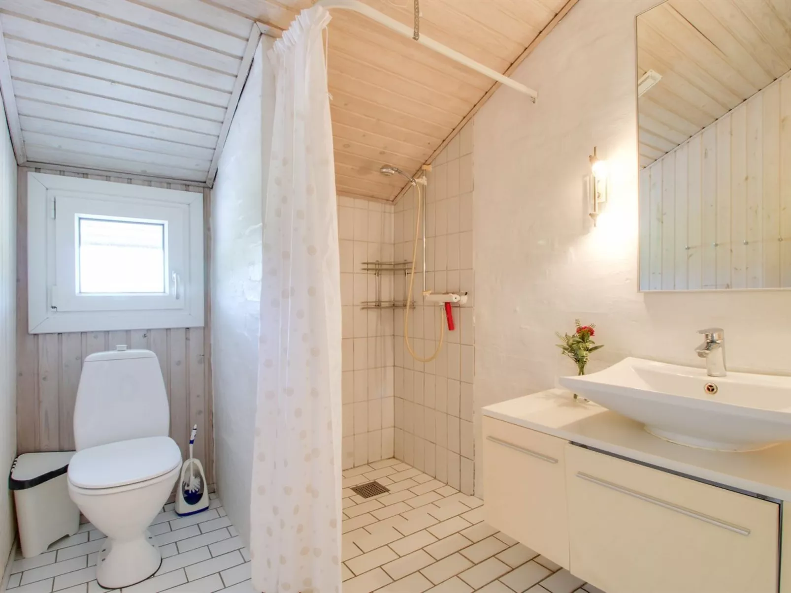 "Edmer" - 50m from the sea-Inside