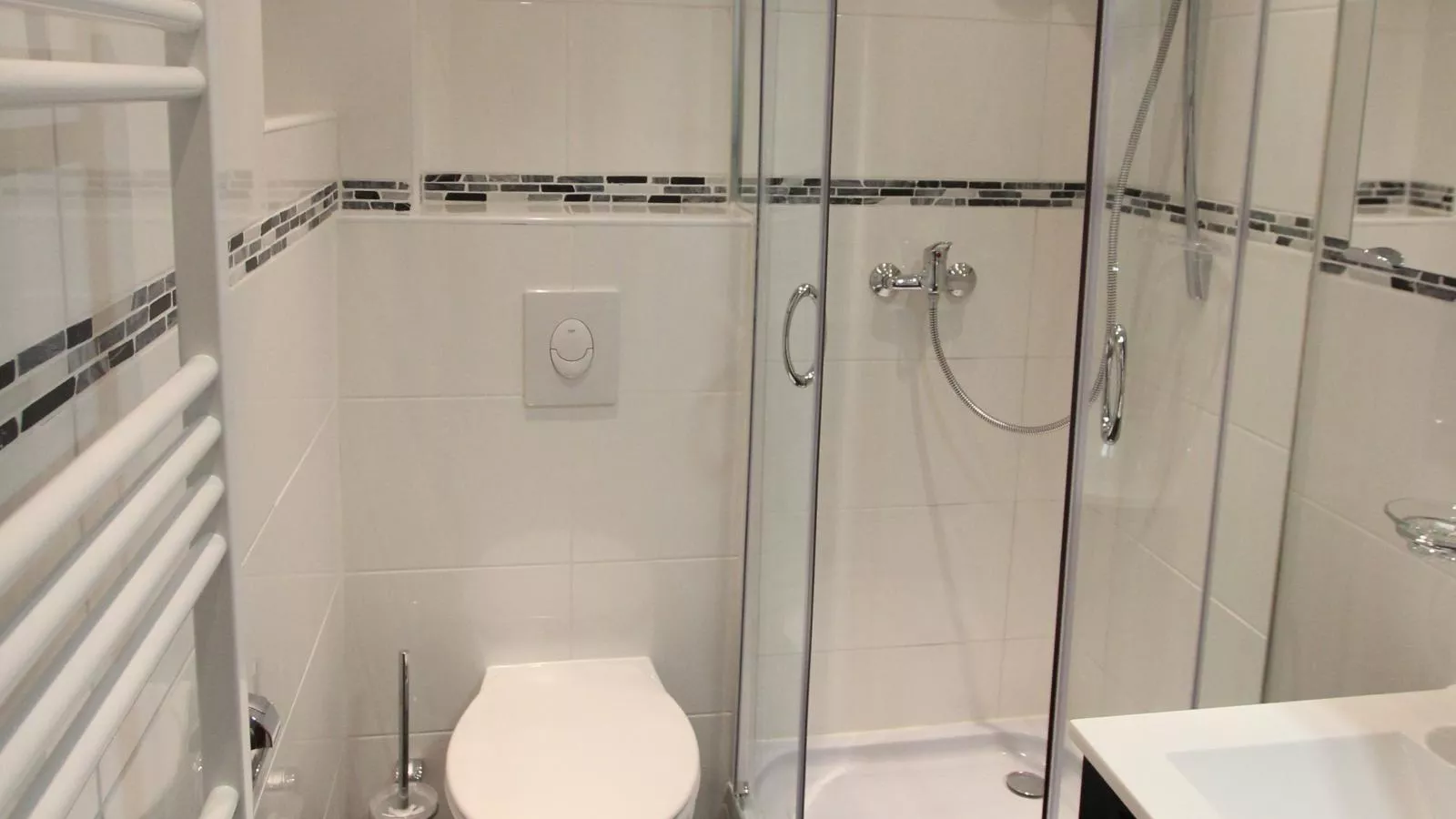 Neva S Saalbach-Bathroom